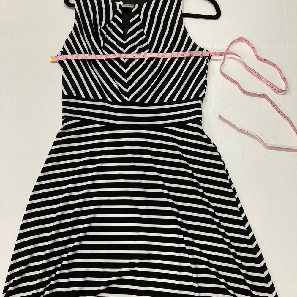 DR Collection
8 Dress - Picture 5 of 5